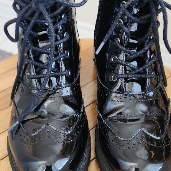 Black Patent Leather Lace-Up Boots - Picture 8 of 9